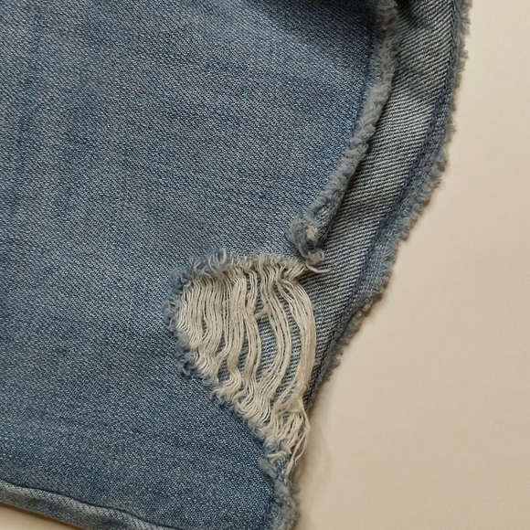 Old Navy High Waisted Distressed Jean Shorts 10 - Picture 6 of 10